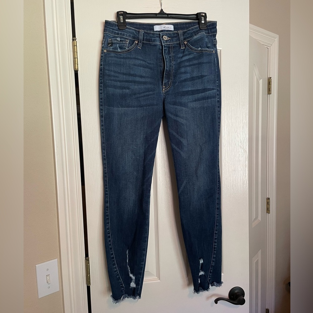 KanCan raw hem, distressed, crop jeans. Size 11/29